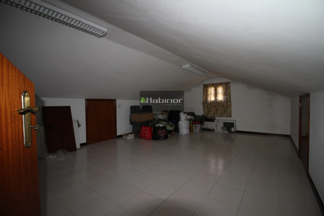 Moradia T4 para Venda em Vila Nova de Anha Foto 19
