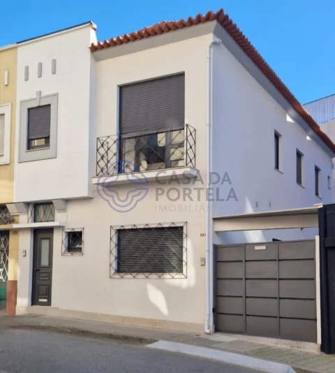 Moradia T5 para Venda em Paranhos