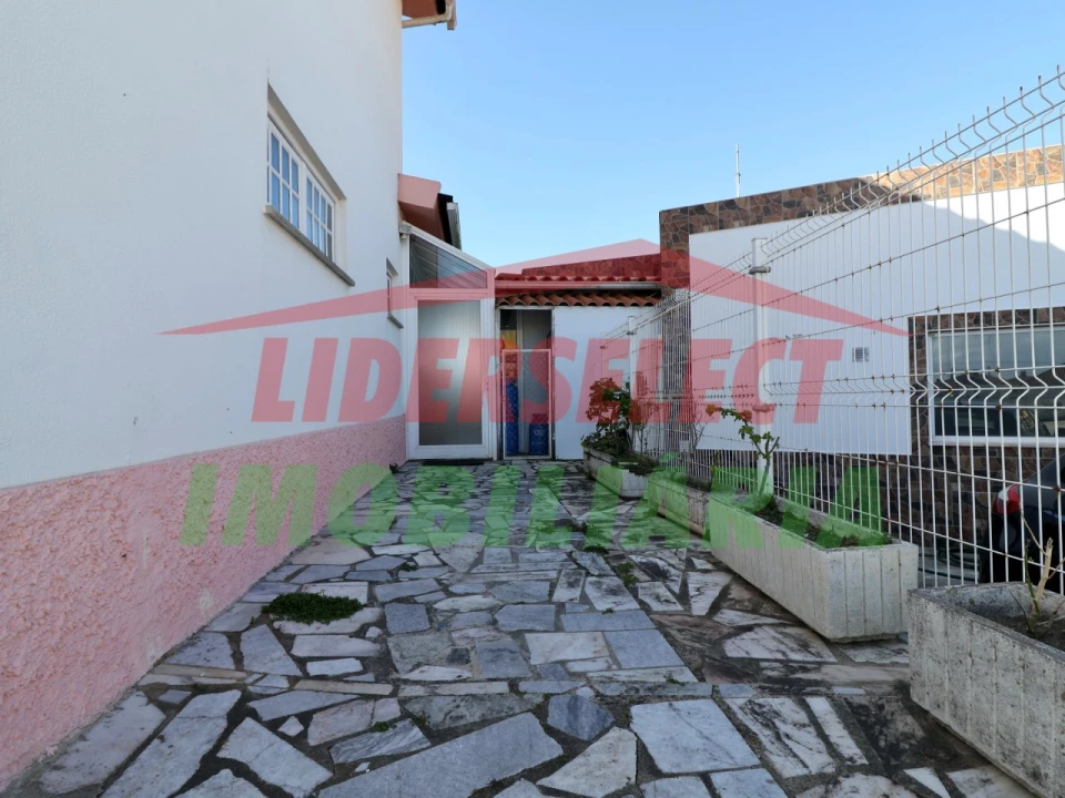 Moradia T6 para Venda em Silveira Foto 32