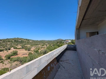 Moradia T3 para Venda em Loule (São Sebastião)