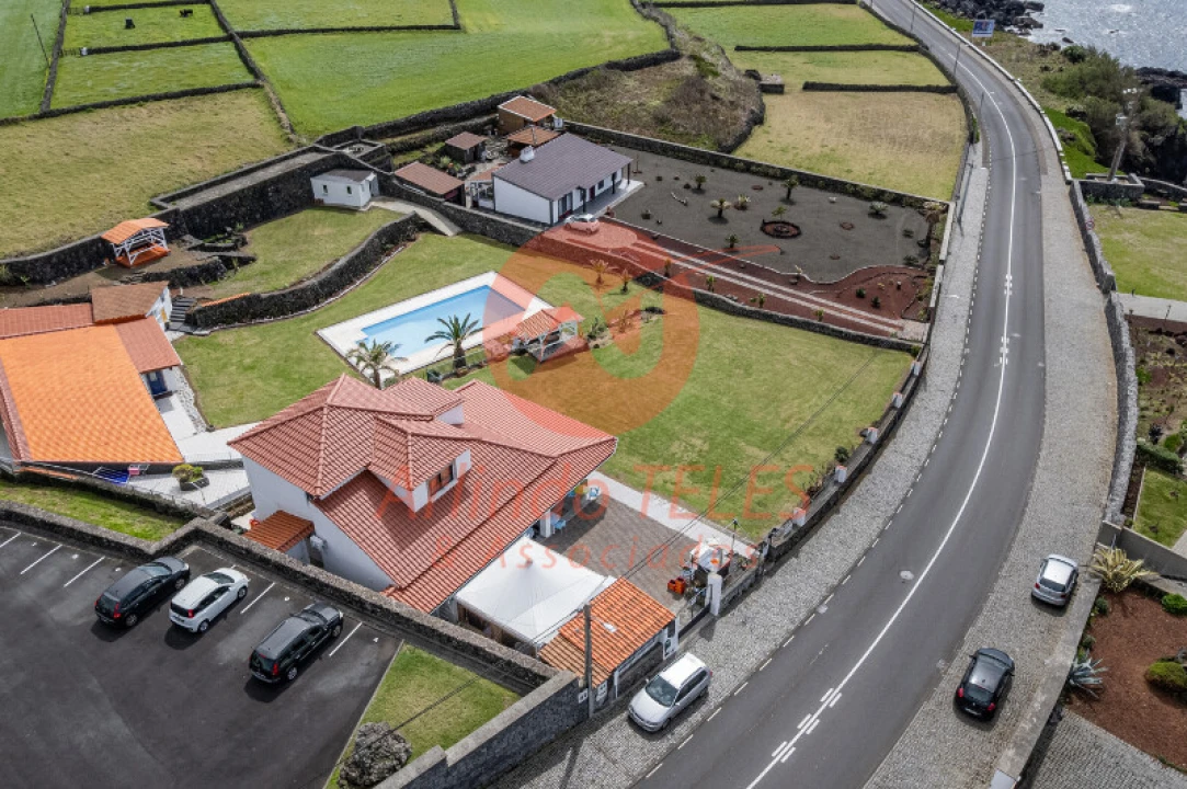 Moradia T5 para Venda em São Bartolomeu de Regatos Foto 7