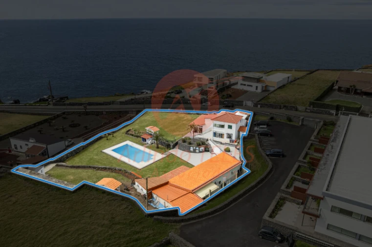 Moradia T5 para Venda em São Bartolomeu de Regatos Foto 1