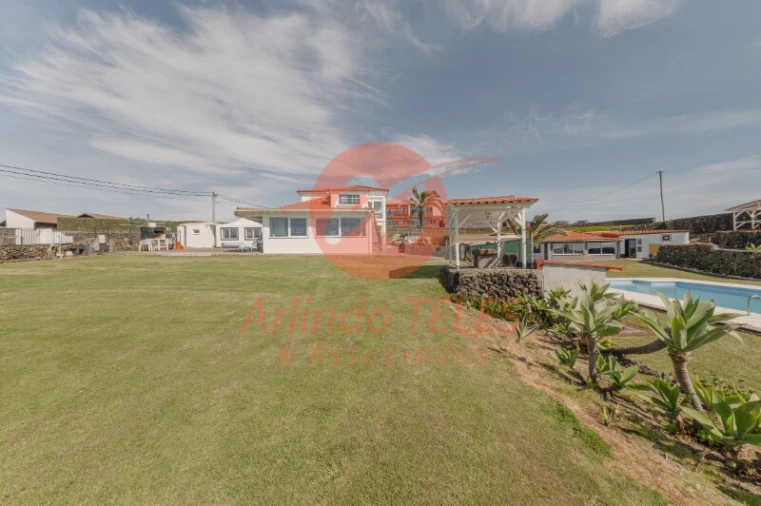 Moradia T5 para Venda em São Bartolomeu de Regatos Foto 11