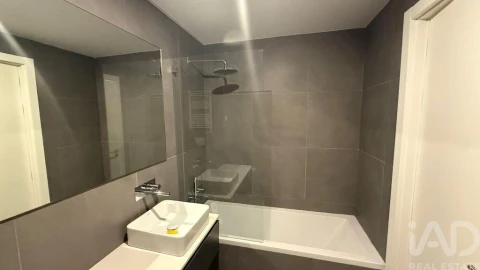 Apartamento T2 para Arrendamento em Arroios