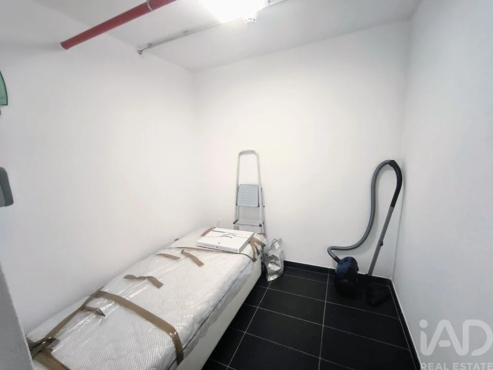 Apartamento T2 para Arrendamento em Santo António Foto 27