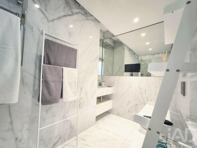 Apartamento T2 para Arrendamento em Santo António Foto 25