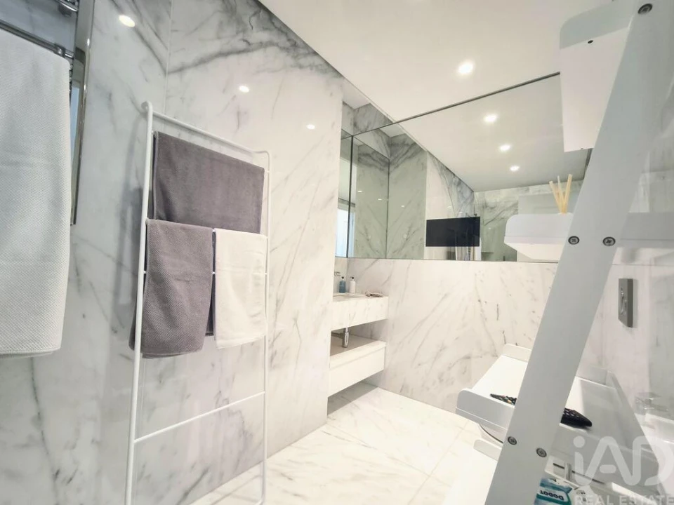 Apartamento T2 para Arrendamento em Santo António Foto 25