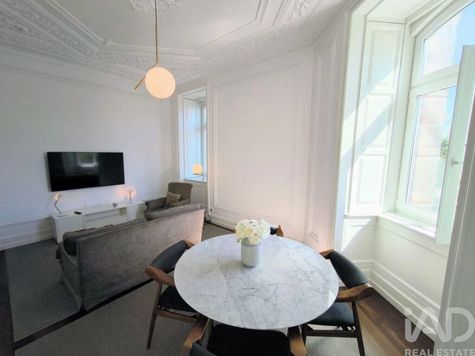 Apartamento T2 para Arrendamento em Santo António Foto 3