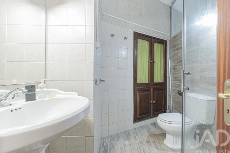 Moradia T6 para Venda em São Bras e São Lourenço Foto 23