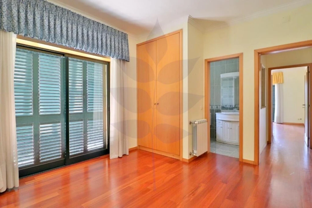 Moradia T4 para Venda em Lago Foto 6