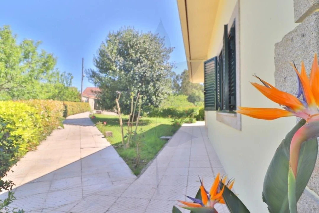 Moradia T4 para Venda em Lago Foto 7