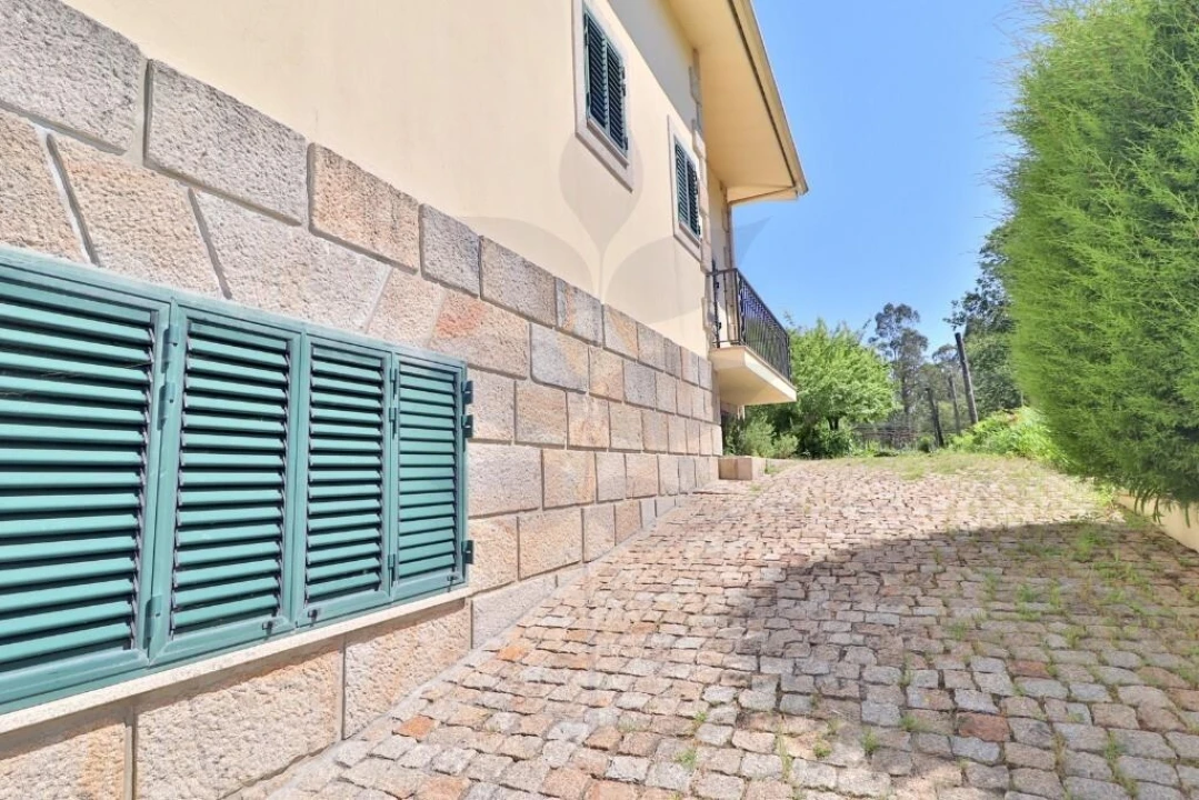 Moradia T4 para Venda em Lago Foto 31