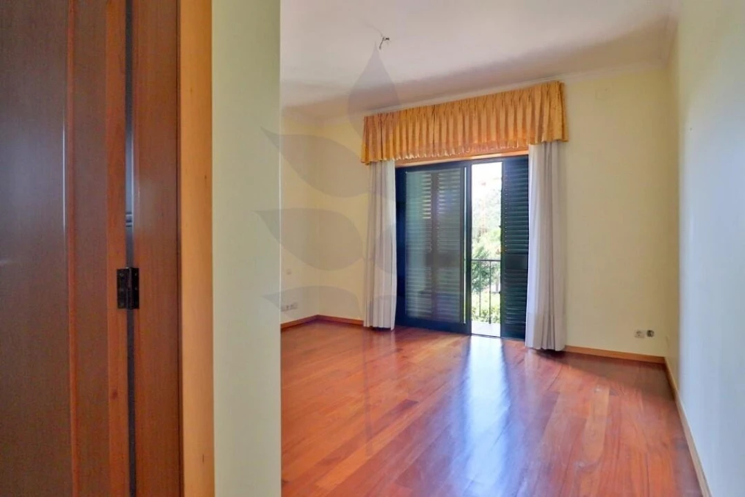 Moradia T4 para Venda em Lago Foto 19