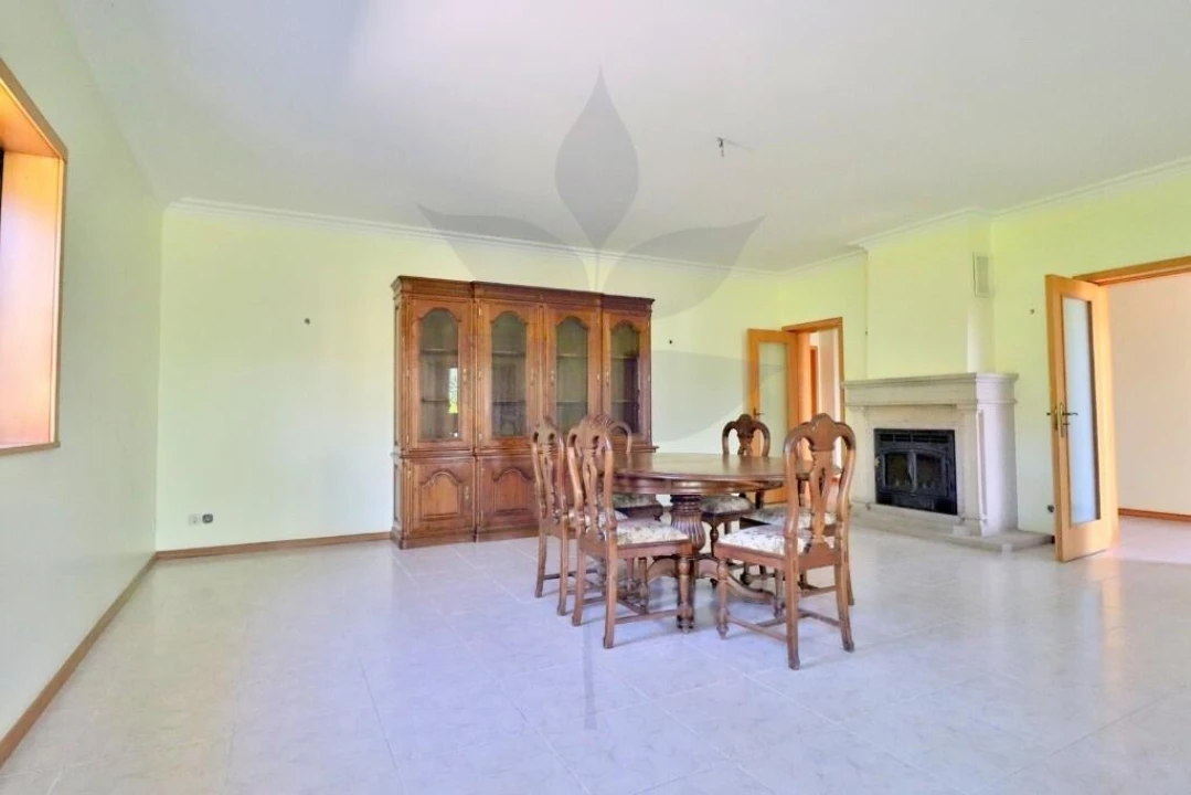 Moradia T4 para Venda em Lago Foto 3