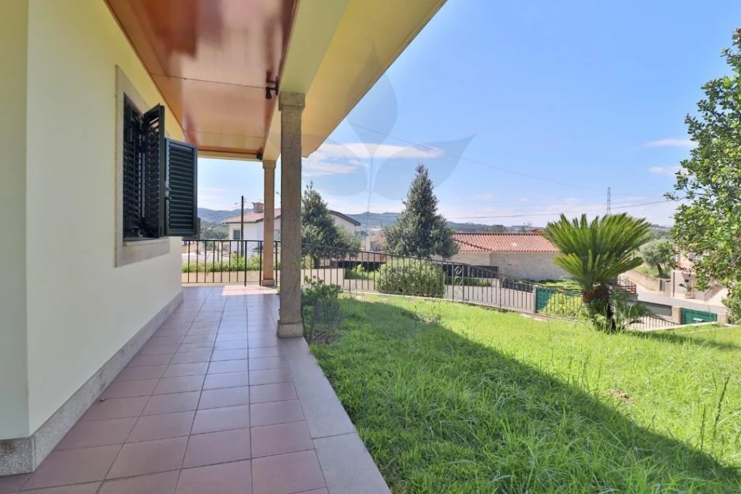 Moradia T4 para Venda em Lago Foto 4