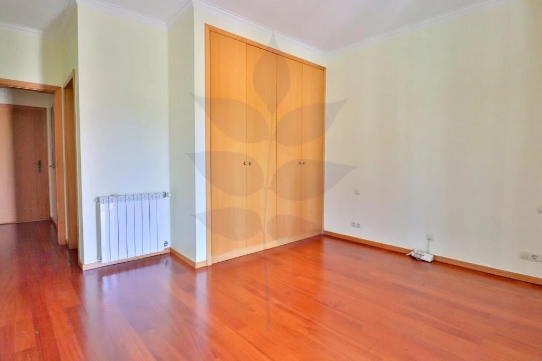 Moradia T4 para Venda em Lago Foto 18