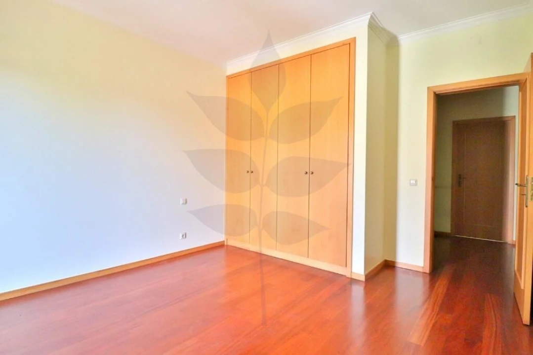 Moradia T4 para Venda em Lago Foto 10