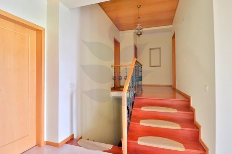 Moradia T4 para Venda em Lago Foto 9