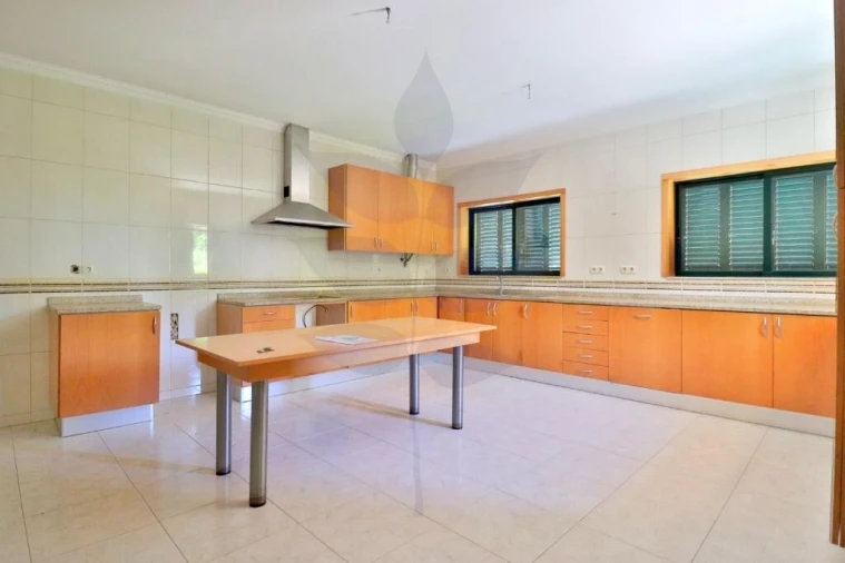 Moradia T4 para Venda em Lago Foto 13