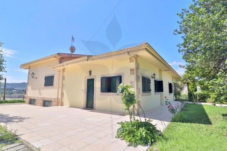 Moradia T4 para Venda em Lago Foto 12