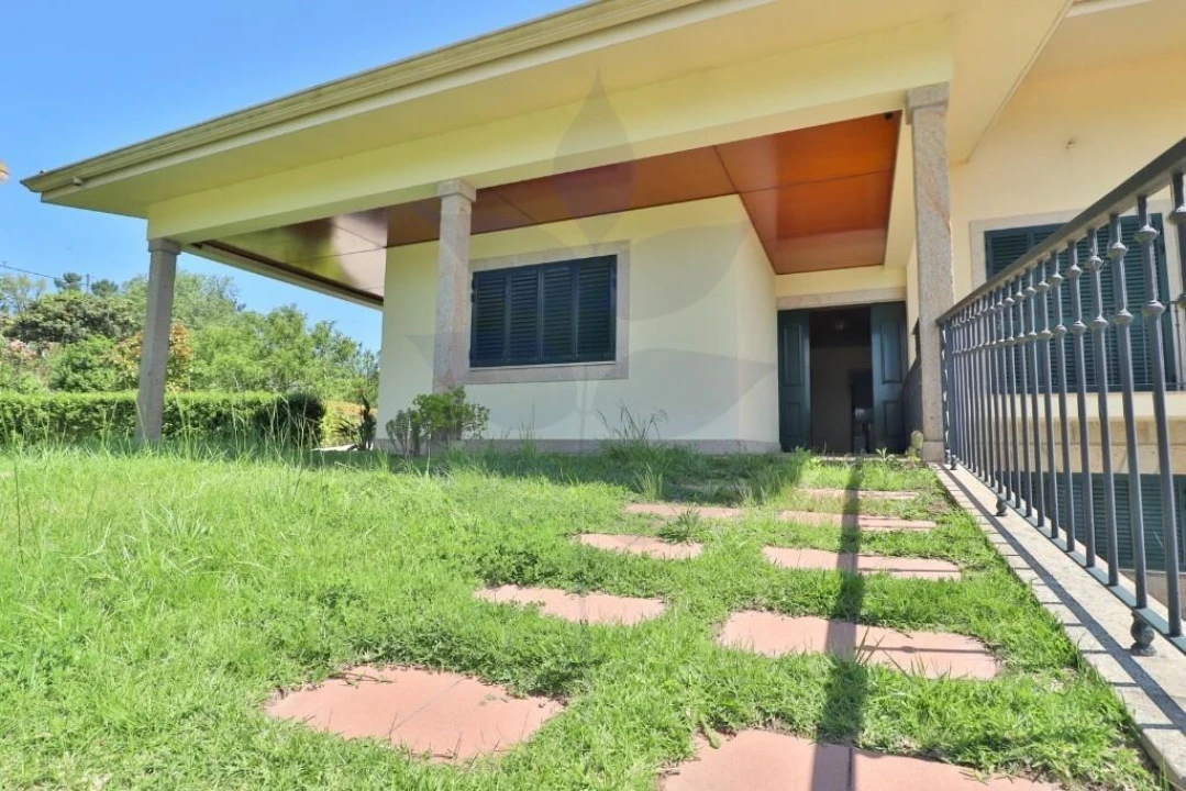 Moradia T4 para Venda em Lago Foto 35