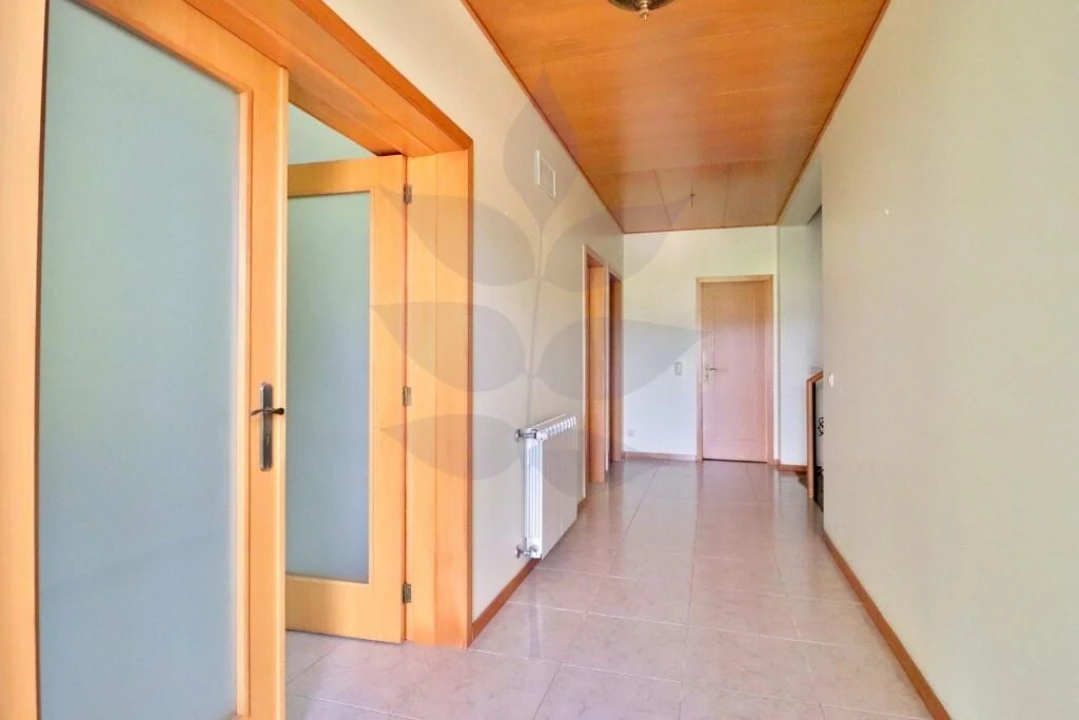 Moradia T4 para Venda em Lago Foto 11