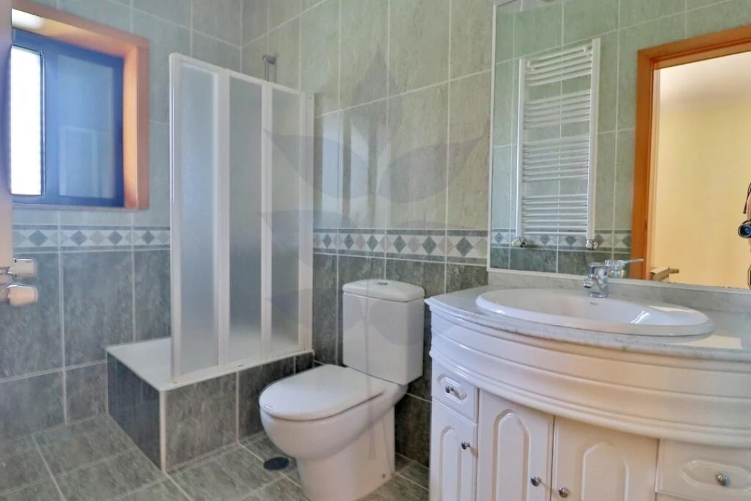 Moradia T4 para Venda em Lago Foto 21