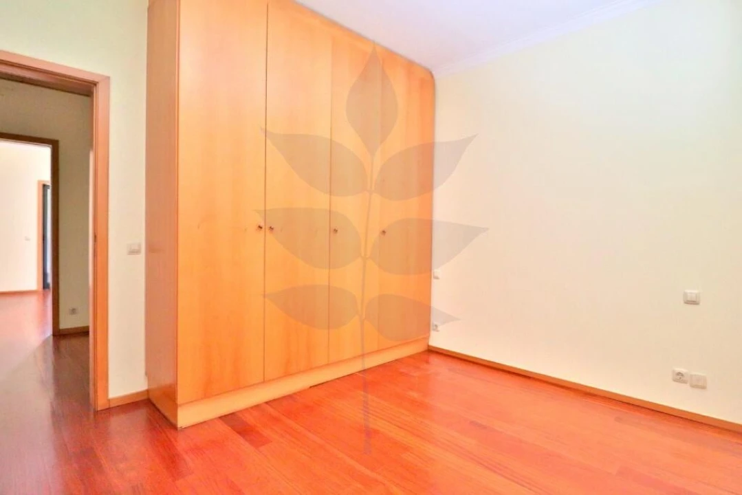 Moradia T4 para Venda em Lago Foto 16