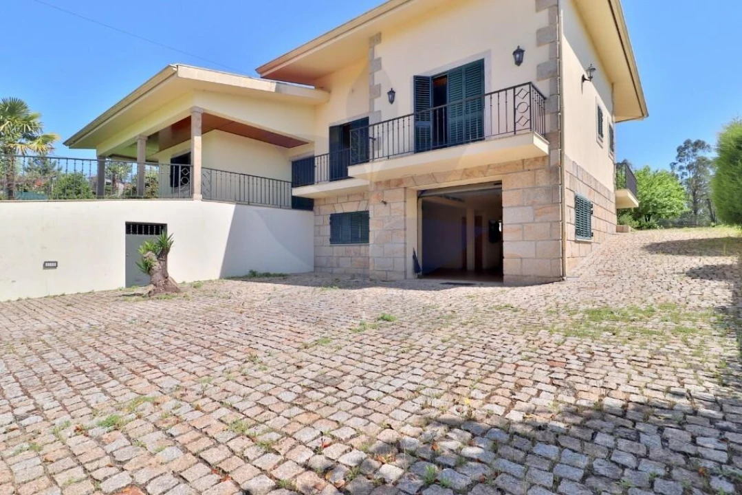 Moradia T4 para Venda em Lago Foto 27