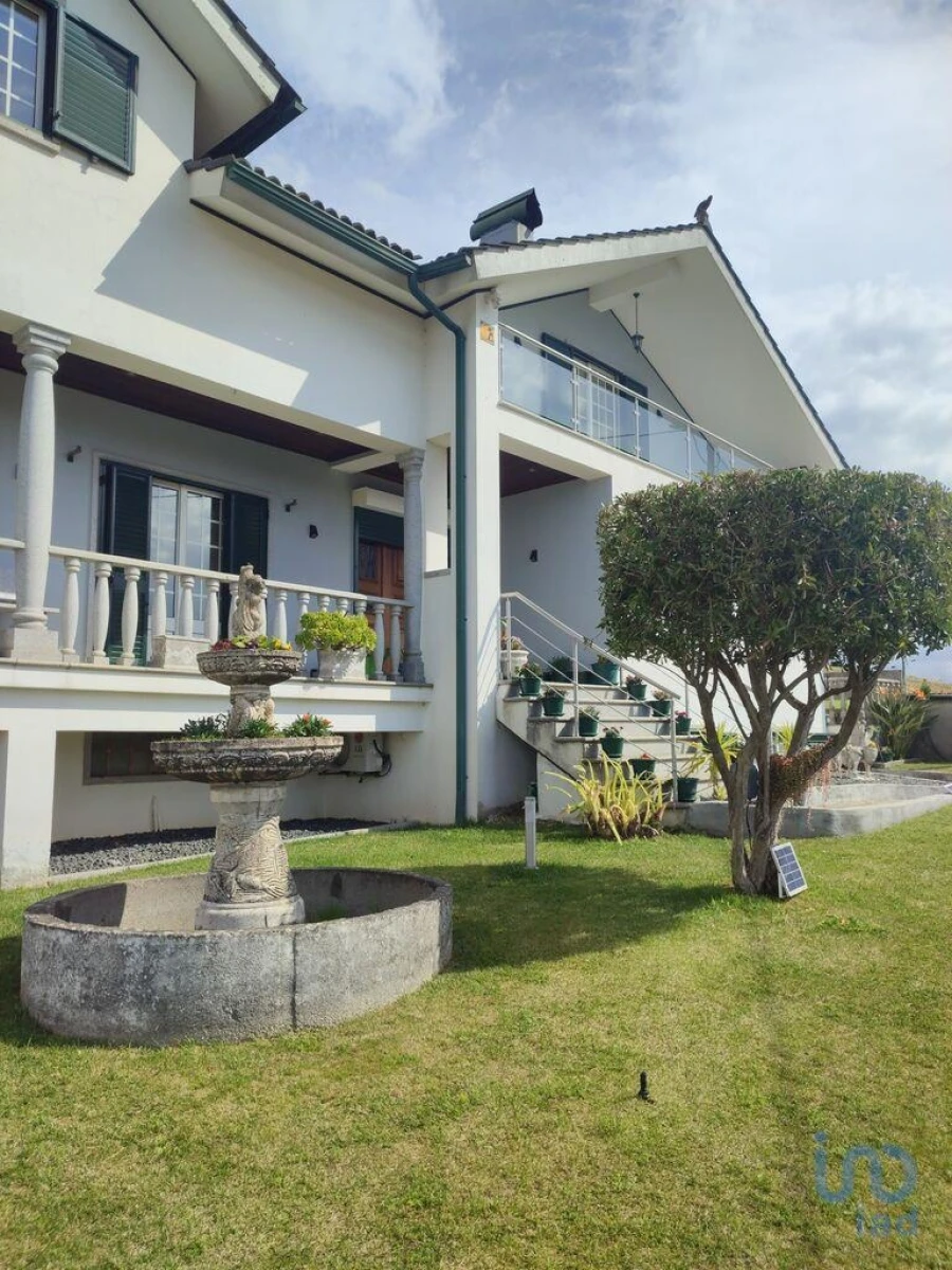 Moradia T5 para Venda em Covas e Vila Nova de Oliveirinha Foto 1