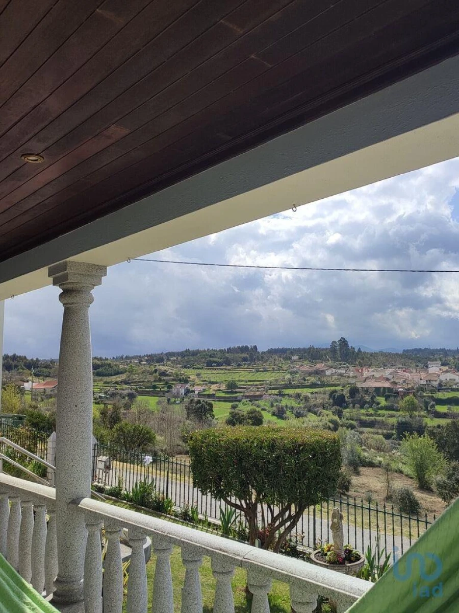 Moradia T5 para Venda em Covas e Vila Nova de Oliveirinha Foto 4