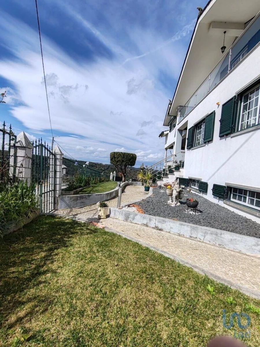 Moradia T5 para Venda em Covas e Vila Nova de Oliveirinha Foto 2