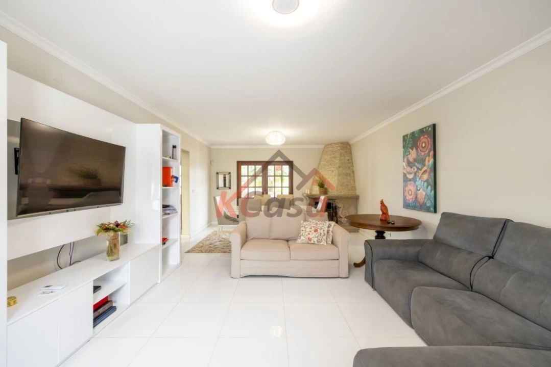 Moradia T4 para Venda em Recarei Foto 9