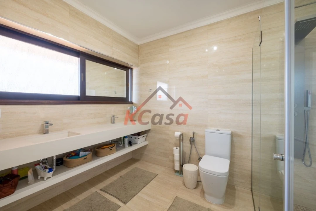 Moradia T4 para Venda em Recarei Foto 22