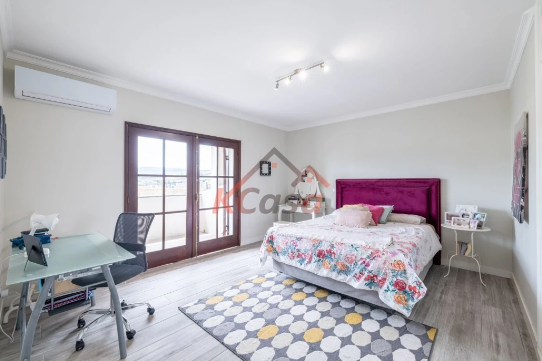 Moradia T4 para Venda em Recarei Foto 10