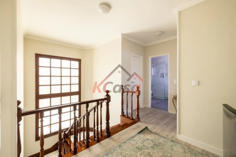 Moradia T4 para Venda em Recarei Foto 20