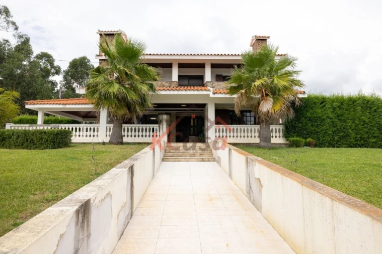 Moradia T4 para Venda em Recarei Foto 2