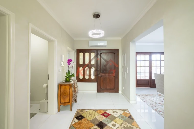 Moradia T4 para Venda em Recarei Foto 6