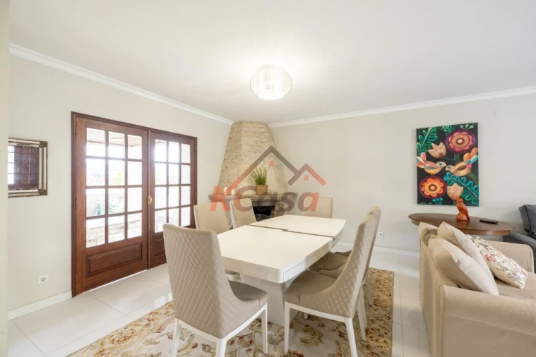 Moradia T4 para Venda em Recarei Foto 8