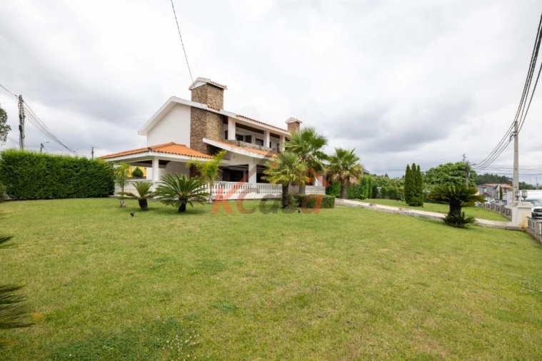 Moradia T4 para Venda em Recarei Foto 26