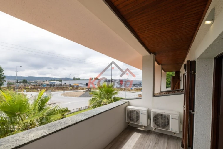 Moradia T4 para Venda em Recarei Foto 12