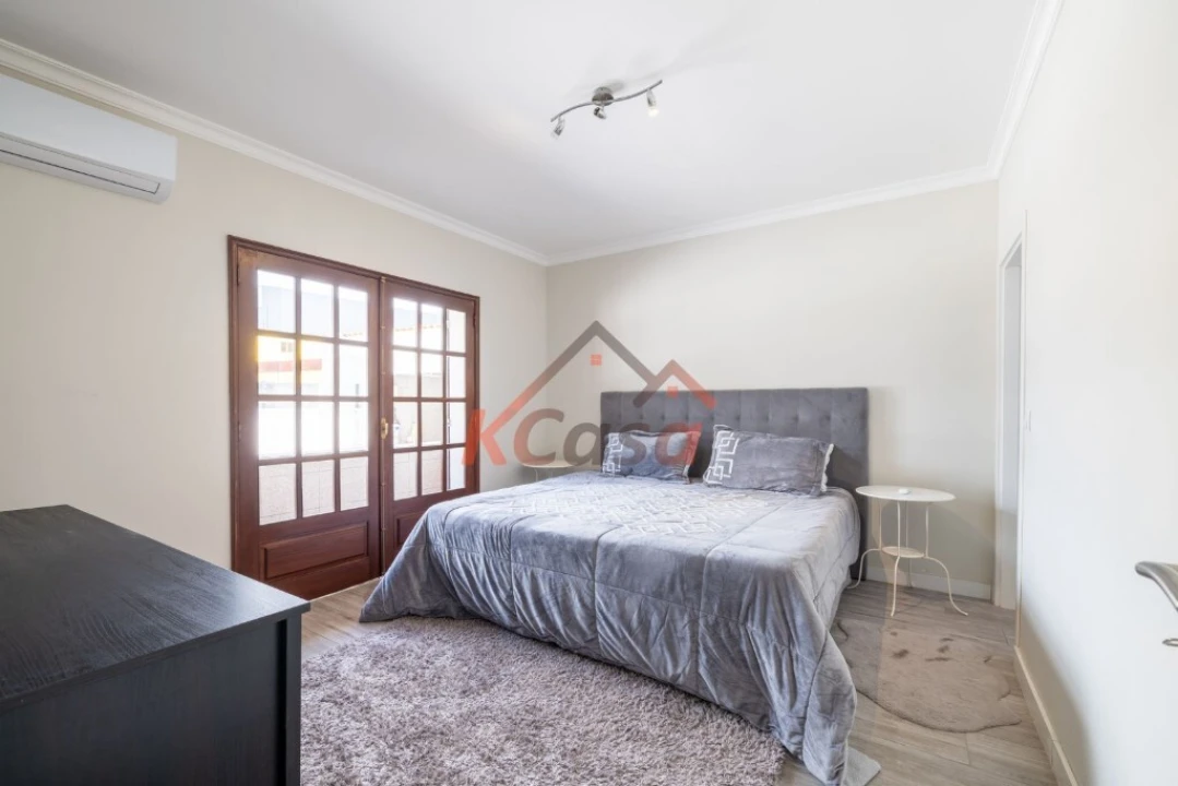 Moradia T4 para Venda em Recarei Foto 14