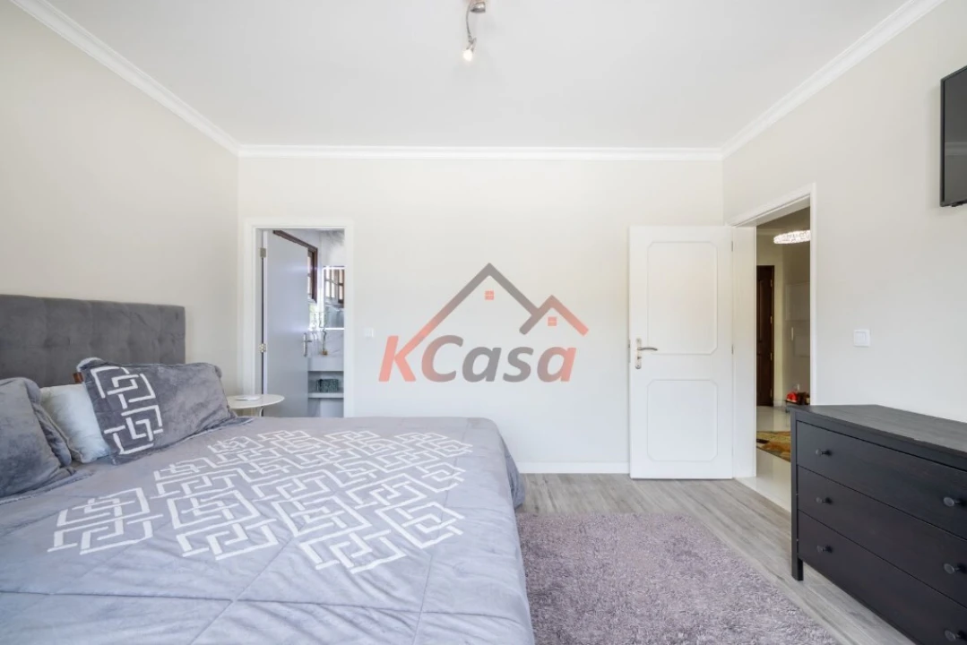 Moradia T4 para Venda em Recarei Foto 18