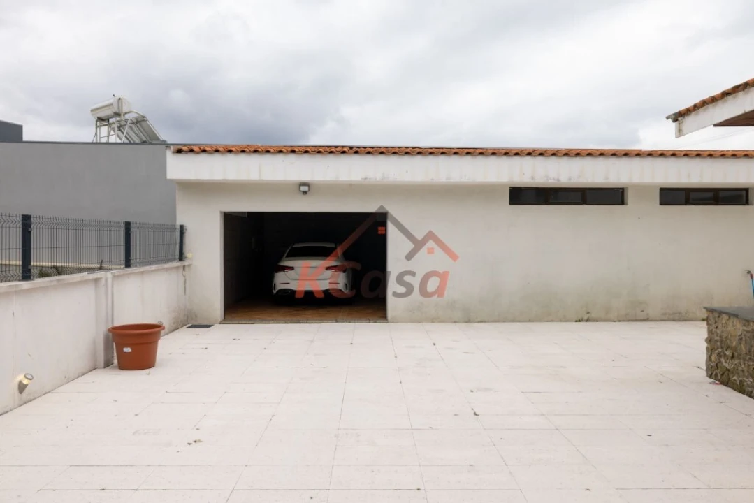 Moradia T4 para Venda em Recarei Foto 27