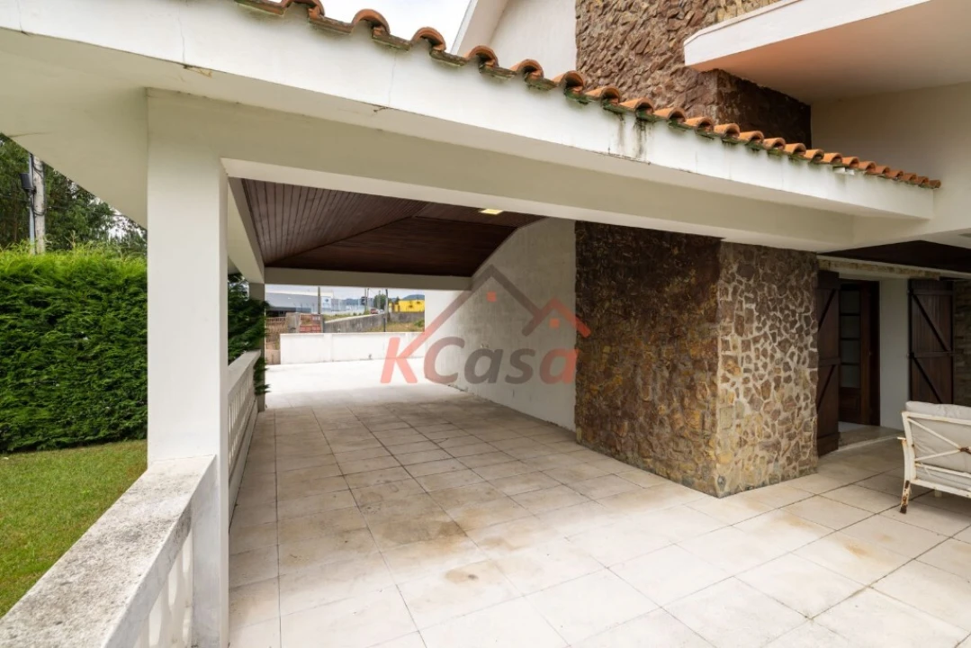 Moradia T4 para Venda em Recarei Foto 24