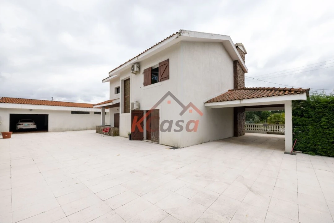 Moradia T4 para Venda em Recarei Foto 25