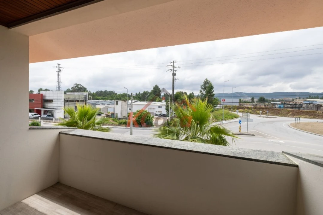 Moradia T4 para Venda em Recarei Foto 21