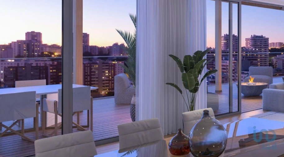 Apartamento T4 para Venda em Algés, Linda-A-Velha e Cruz Quebrada-Dafundo Foto 8