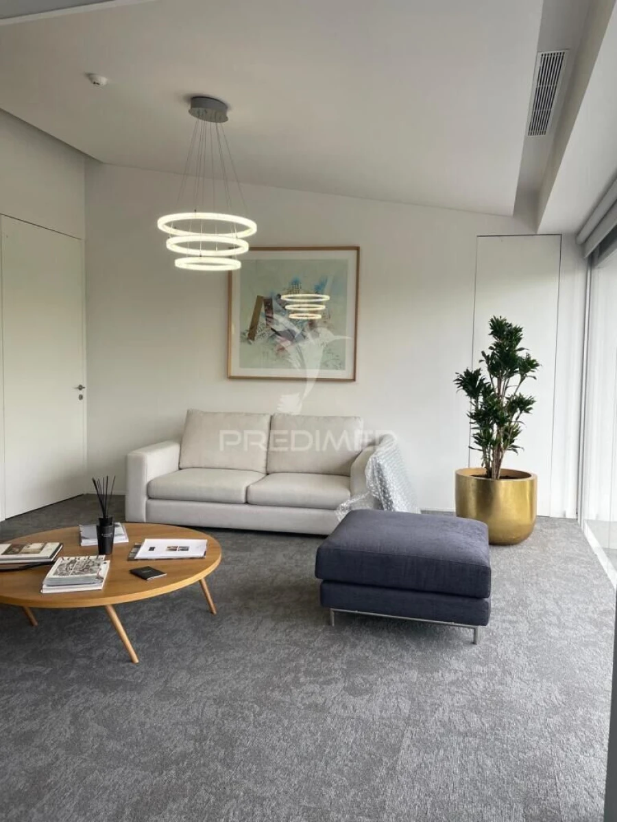 Armazém para Arrendamento em Urgezes Foto 1