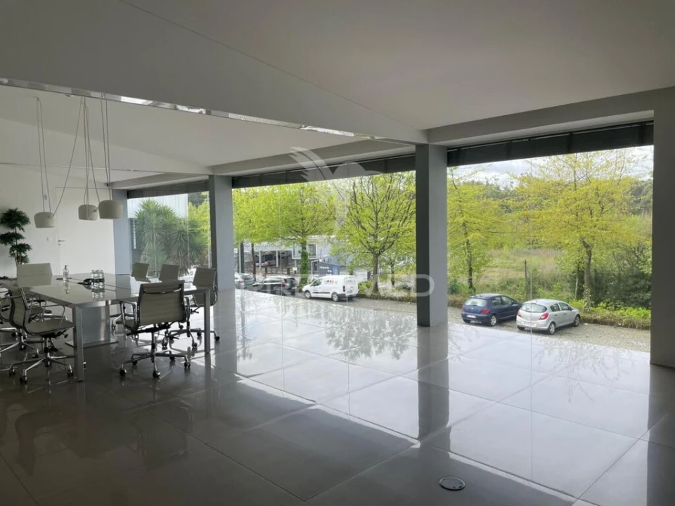 Armazém para Arrendamento em Urgezes Foto 3